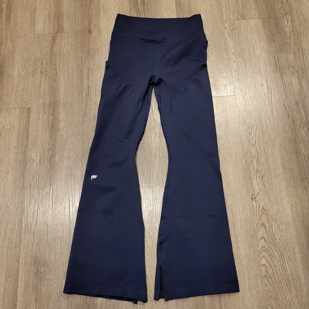 Fabletics High Waisted Flare Leggings Deep Navy -Size Medium-New w/o‎ Tag! - Picture 7 of 13
